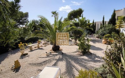 Lovely, cosy villa with a beautiful garden.